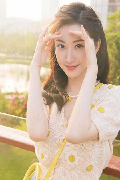 贵族学院的炮灰校花觉醒后